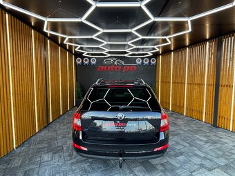 Škoda Octavia Combi 2.0 TDI Elegance DSG - 8