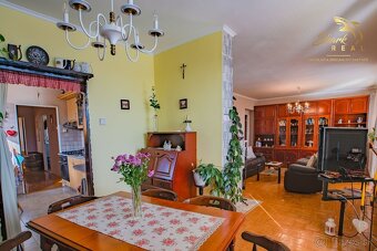 Peknučký zrekonštruovaný dom s veľkou úžitkovou záhradou - 8