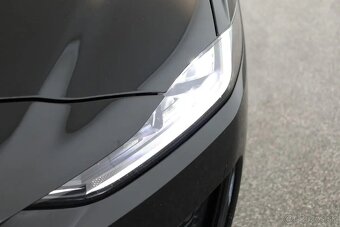 Jaguar XE - 8