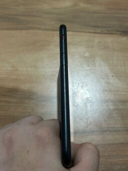 Predám Apple iPhone SE 2022 64GB Čierny Minimálne Známky - 8