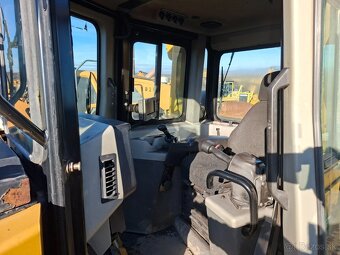 CATERPILLAR D6T XL - 8