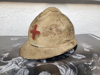 Prilba helma Adrian WW1 zdravotnik
- 8