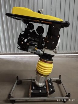 Vibračná noha AGM-POL Motor Briggs&St - 8