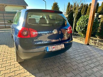 VW GOLF 5 . 1,6 benz - 8