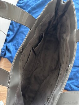 Armani Jeans lakovaná kabelka - 8