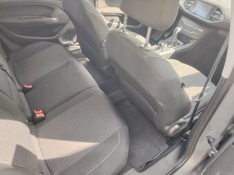 Peugeot 308 - 8