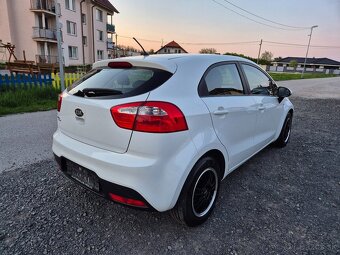 Kia rio - 8