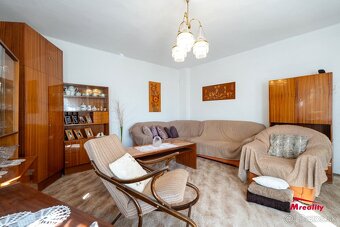 Na predaj priestranný rodinný dom v obci Lok s veľkým pozemk - 8