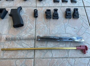 Predám Airsoft AR15 doplnky - 8