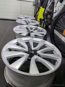 5x114.3 r19 tesla - 8