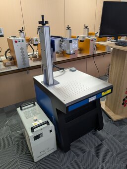Fiber laser 20W, 30 W a 50W  na popis súčiastok kovu plastu - 8