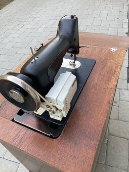 Historicky šijací stroj KOHLER - 8