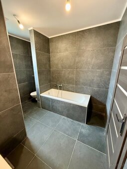 Trojizbový byt s balkónom - 8