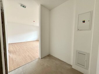 NA PREDAJ: 2 - IZBOVÝ APARTMÁN S PREDZÁHRADKOU, STUPAVA, - 8