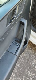 Predám Škoda Rapid Spaceback Active - 8