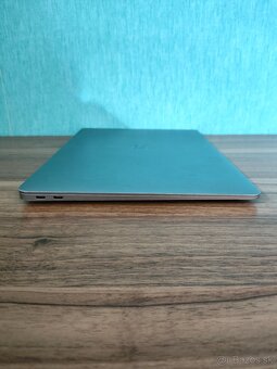 MacBook Air 2020 | i5 • 8GB • 256GB SSD - 8