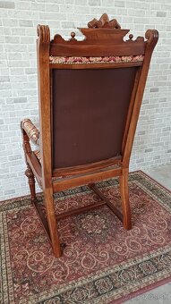 Staroẓ̌itné kreslo - 8
