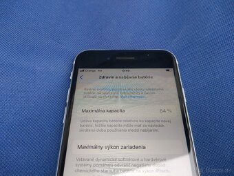 Apple iPhone SE (2020) - 8