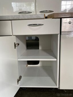 Moderná kuchynská linka so spotrebičmi - 8