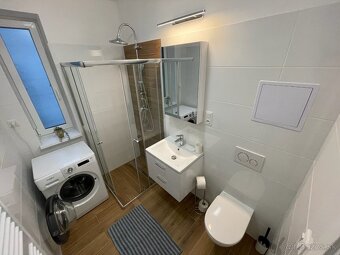 Garsónka s parkovacím miestom a balkónom na prenájom - 8