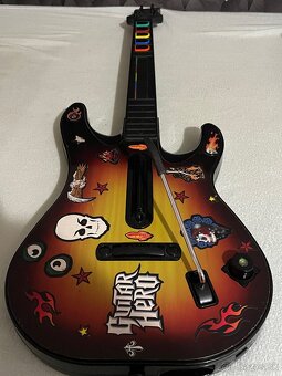 Xbox 360 + 2 ovládače + Kinect + hracia gitara - 8