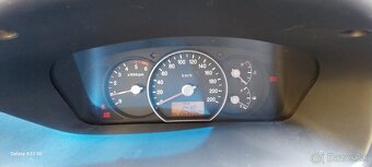 Kia carens 2.0 crdi - 8