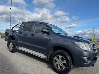 TOYOTA HILUX 2.5D 4X4 + UZÁVIERKA ZAD. DIFERENCIÁLU - 8