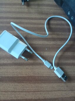 Predám iPhone 8, 40 € - 8