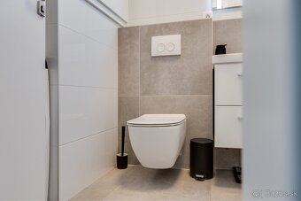 Krásny byt s veľkou obývacou izbou a výhľadom na zeleň - 8