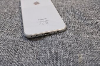 iPhone 8 64GB (plne funkčný) - 8