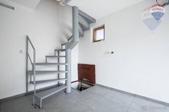 PREDAJ: OBCHODNÝ PRIESTOR, DUNAJSKÁ STREDA - ŠPORTOVÁ ULICA - 8