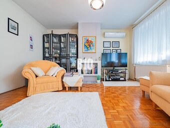 PRIESTRANNÝ RODINNÝ DOM s garážou v pokojnom prostredí mesta - 8