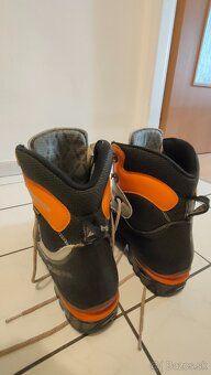 Horolezecké topánky a mačky - 8