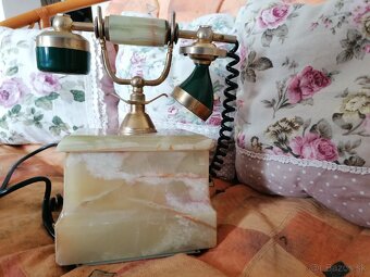 Rustikálny starý telefón - 8