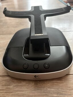 Ipad 2gen , 16gb + Speaker stand - 8