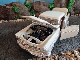 Prodám model 1:18 Chrysler 300B 1955 - 8
