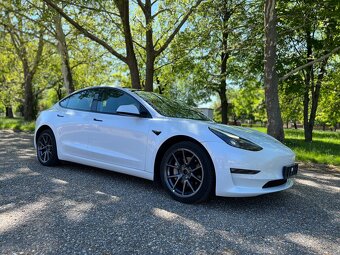 Tesla Model 3 - 8
