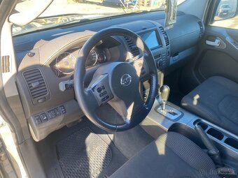 Nisan Pathfinder - 8