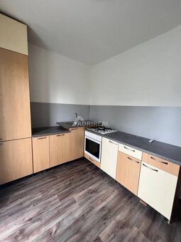 PREDAJ: 3i byt s dvoma balkónmi; 63,6 m2; Zvolen-Centrum; 16 - 8