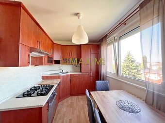 Ponúkame na predaj čiastočne zariadený klimatizovaný 4-izbov - 8