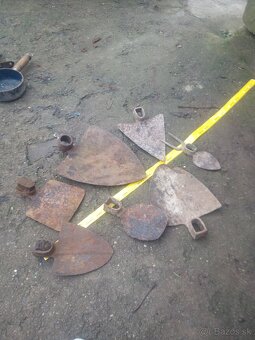 Sekera.motyka . nožnice .vahy - 8