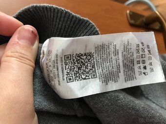 GUESS originál sivý tenký pánsky svetrik L/XL - 8