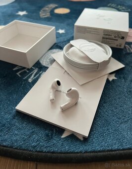 Apple AirPods (3. generácie) s Lightning nabíjacím puzdrom - 8