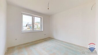 SKOLAUDOVANÉ - na predaj novostavba 4-izbový rodinný dom Tre - 8