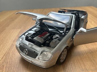 Mercedes-benz SLK 230 1:18 Maisto - 8