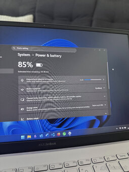 Asus Zenbook 14" UX425 (11th Gen Intel i7) - 8