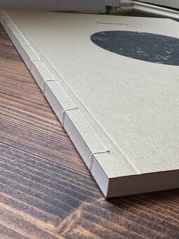 Čierne diery - knihy a grafiky - NEROZBALENÉ - 8