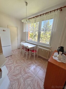 Na predaj priestranný 2-izbový byt, SEVER – 65 m2, balkón - 8
