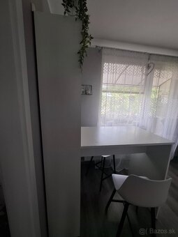 Barový pult s regálom - 8