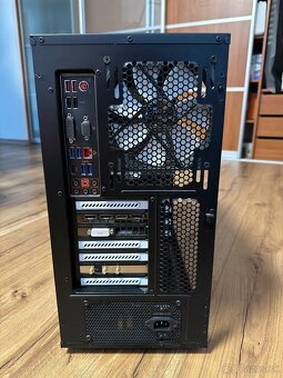 i7-4790K, 32GB DDR3, GeForce GTX 1060, 1TB SSD, 2x 1TB HDD - 8